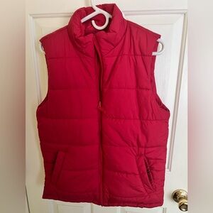 Men’s Amazon Essentials Mid-Weight Puffer vest, red, size small.